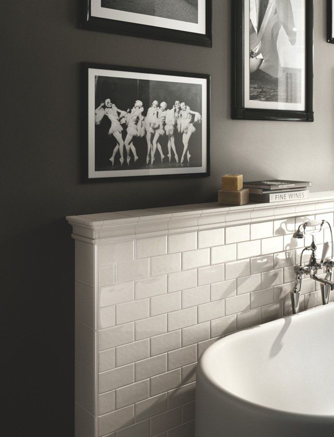 Metrofliesen Weiß Badewanne verlegt Bordüre