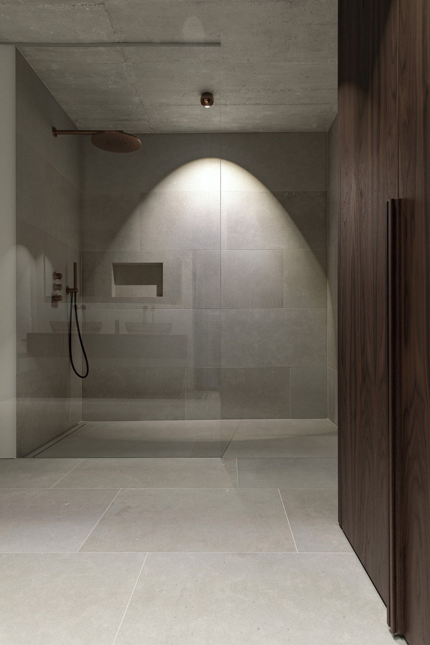 Badezimmer mit Naturstein aus Ägypten in Graubeigenuancen, modernes Design