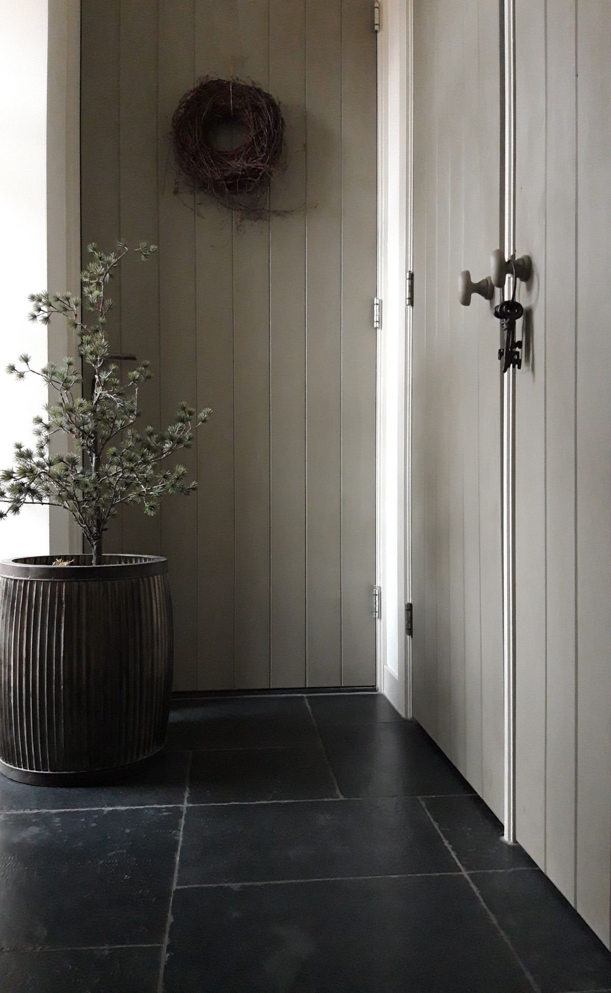 Antik Belgisch Blaustein Hausflur Diele im römischen Verband verlegt getrommelt