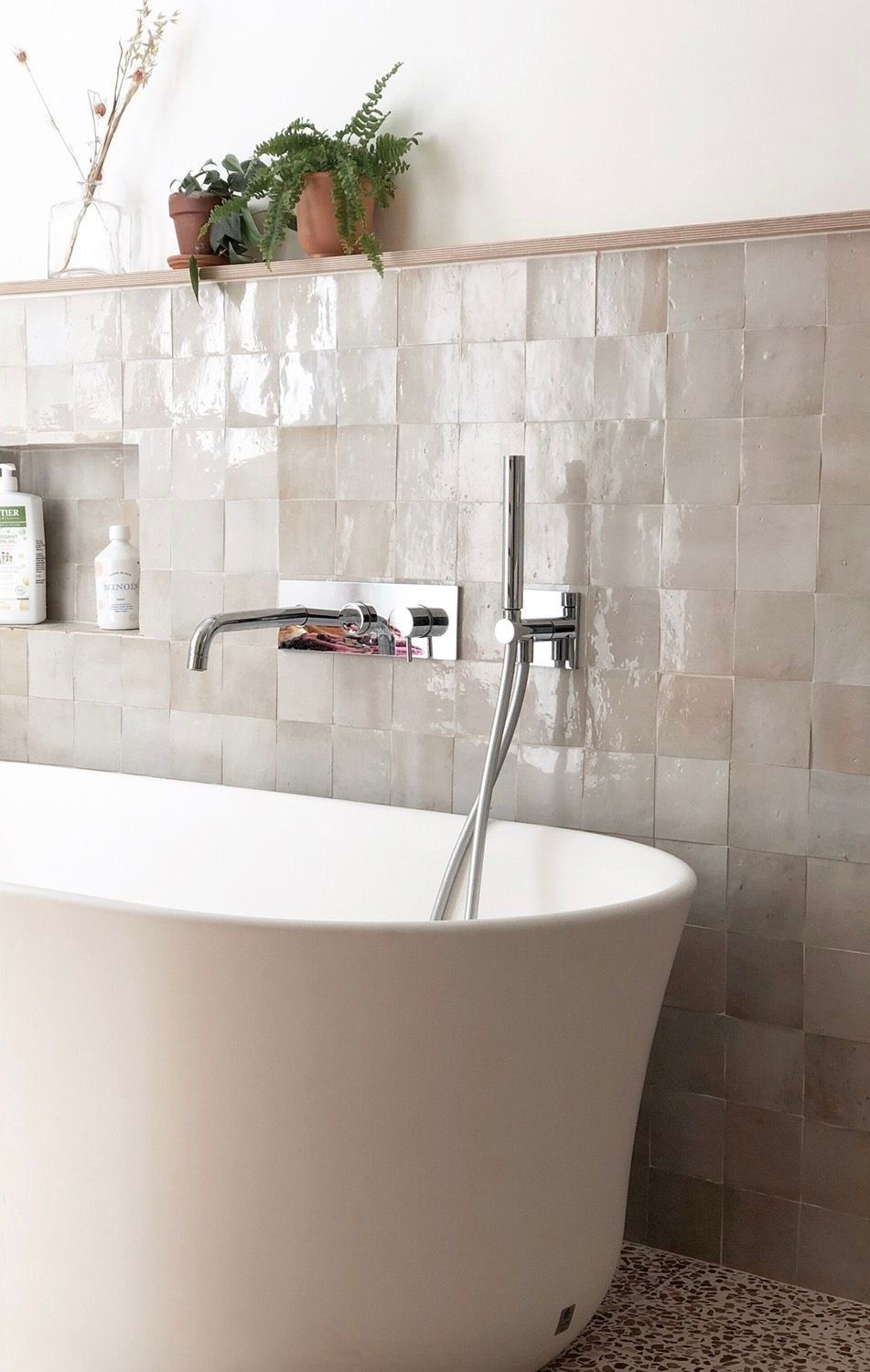 Zellige Fliesen handgemacht Cremefarben Greige Badezimmer Badewanne