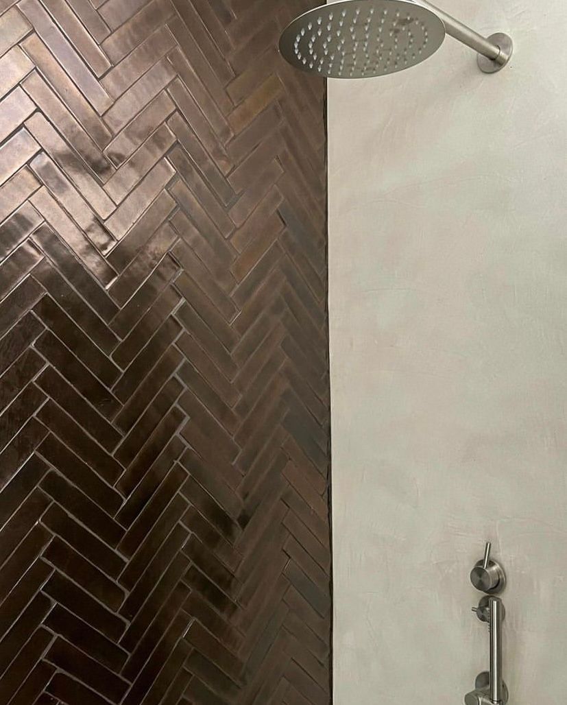 Metallische Fliesen handgemacht Fischgrät Dusche