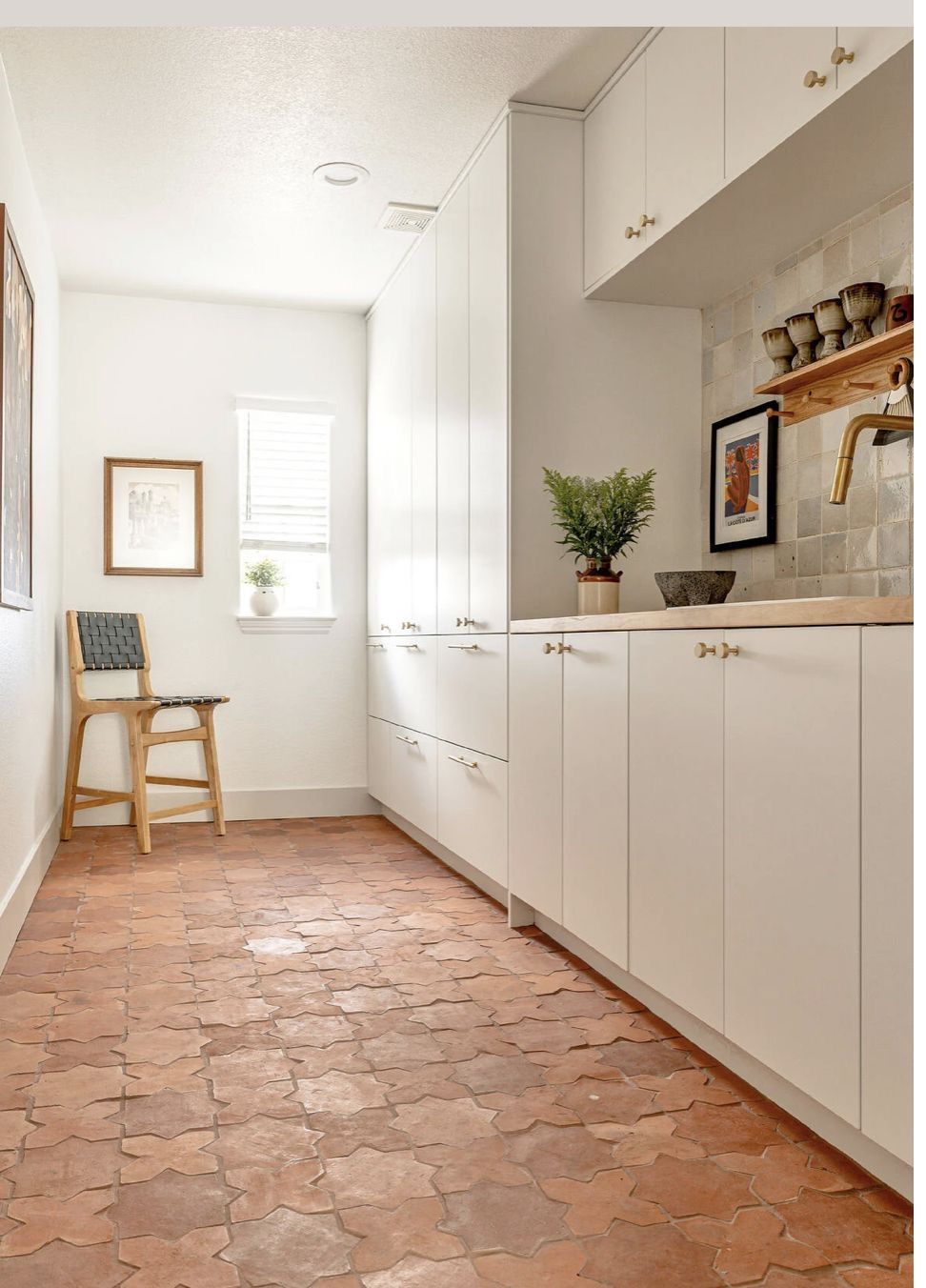 Terracotta Küchenboden traditionelles Muster aus Sternen und Kreuzen Estrella aus Spanien