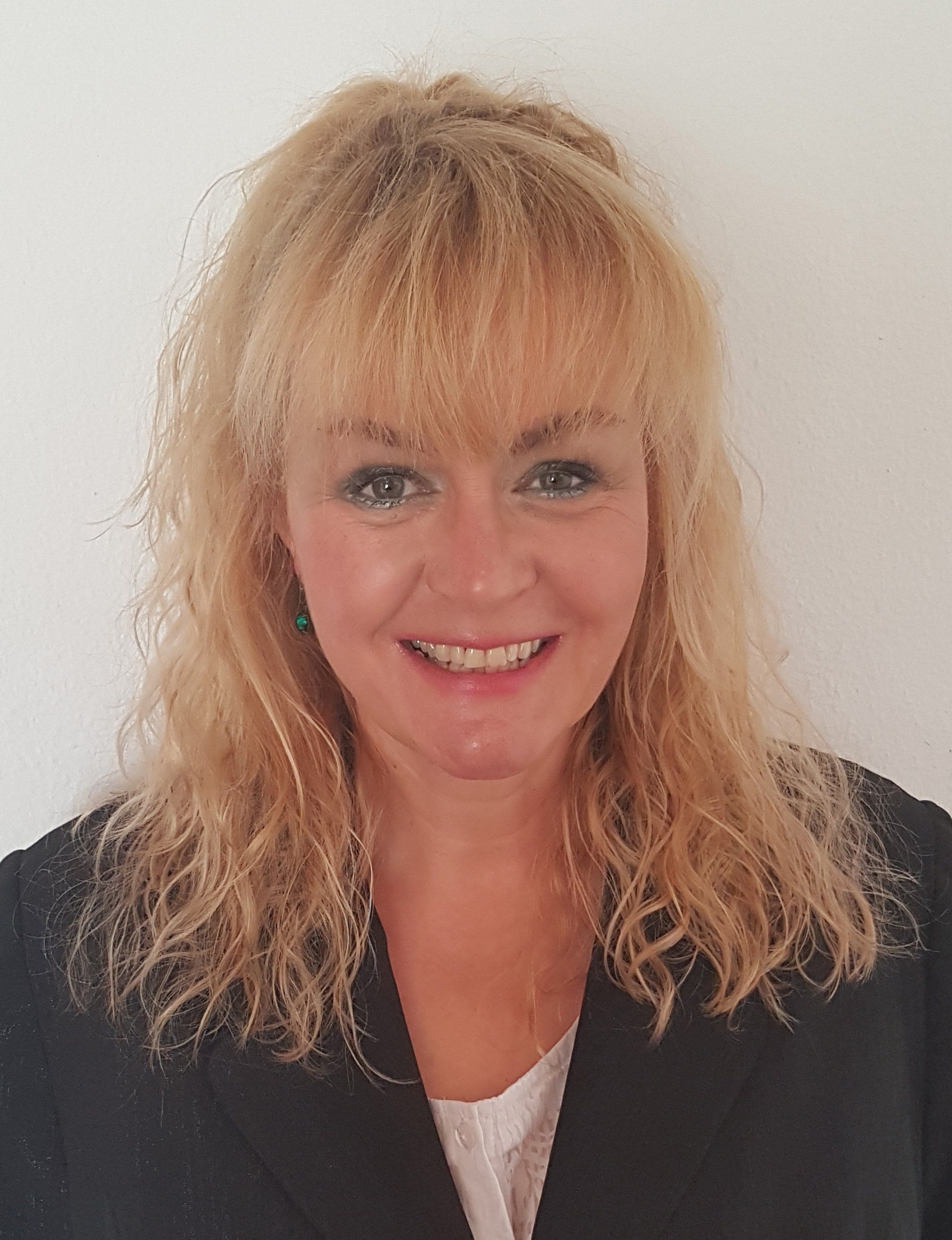 Prof. Yvonne Ferreira Prof. Yvonne Ferreira