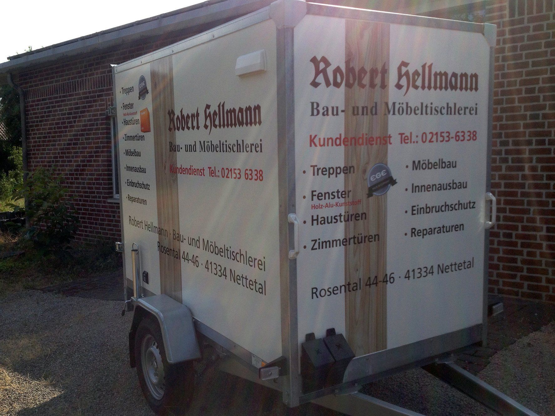 Artist Werbung - Anhänger Werbung Tischlerei