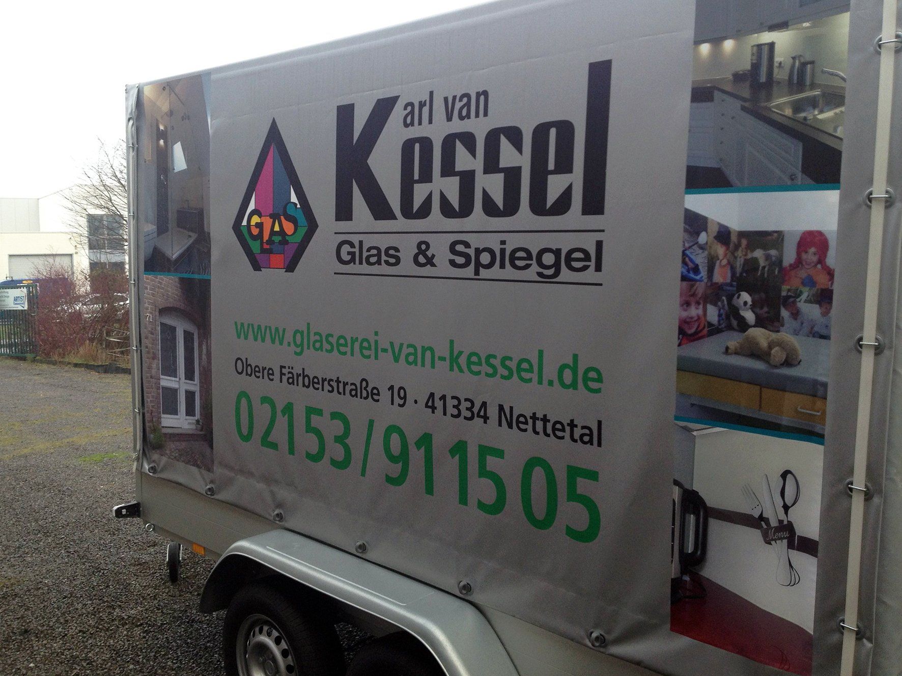 Artist Werbung - Anhänger Werbung Glaserei