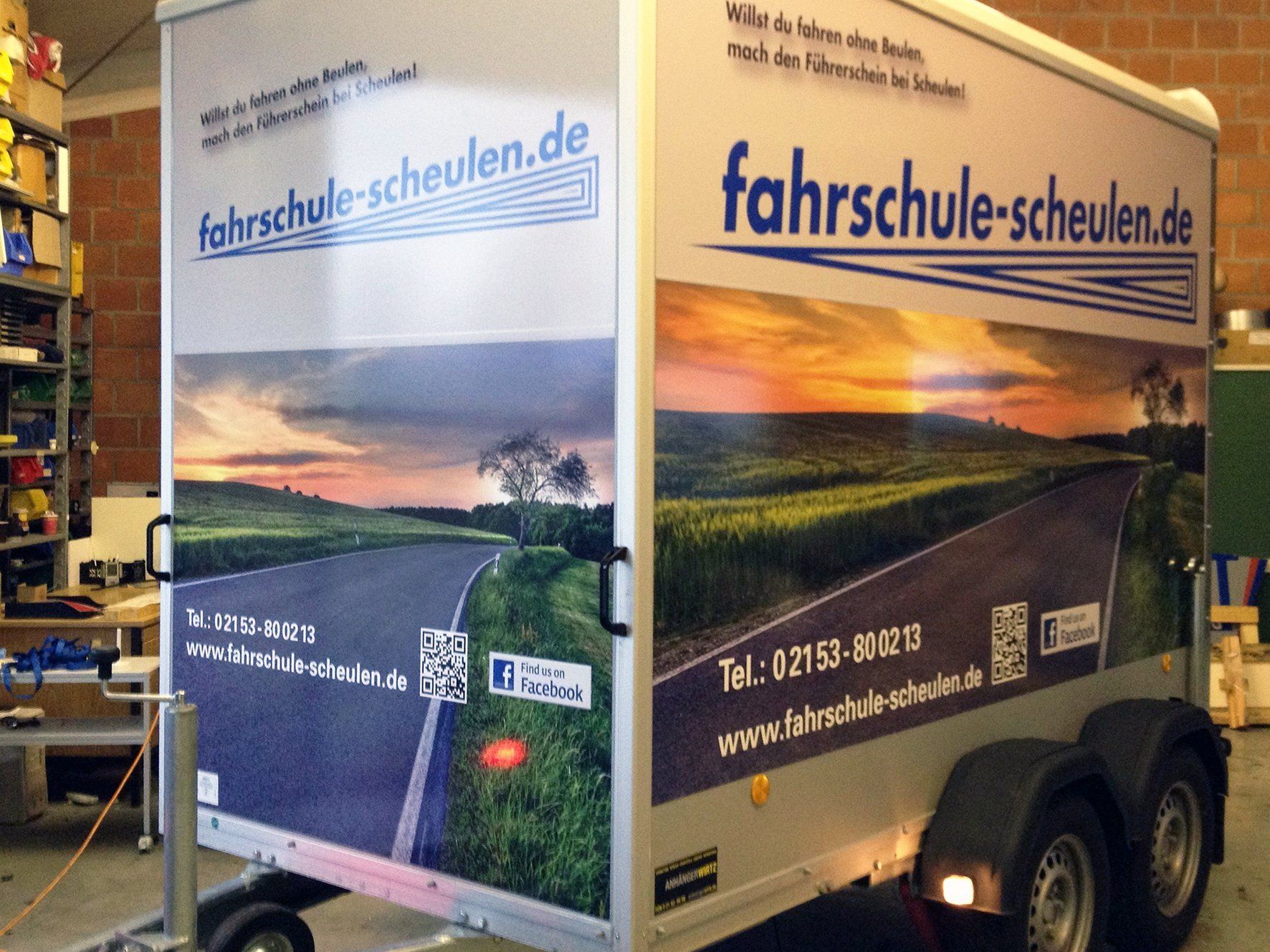 Artist Werbung - Anhänger Werbung Fahrschule