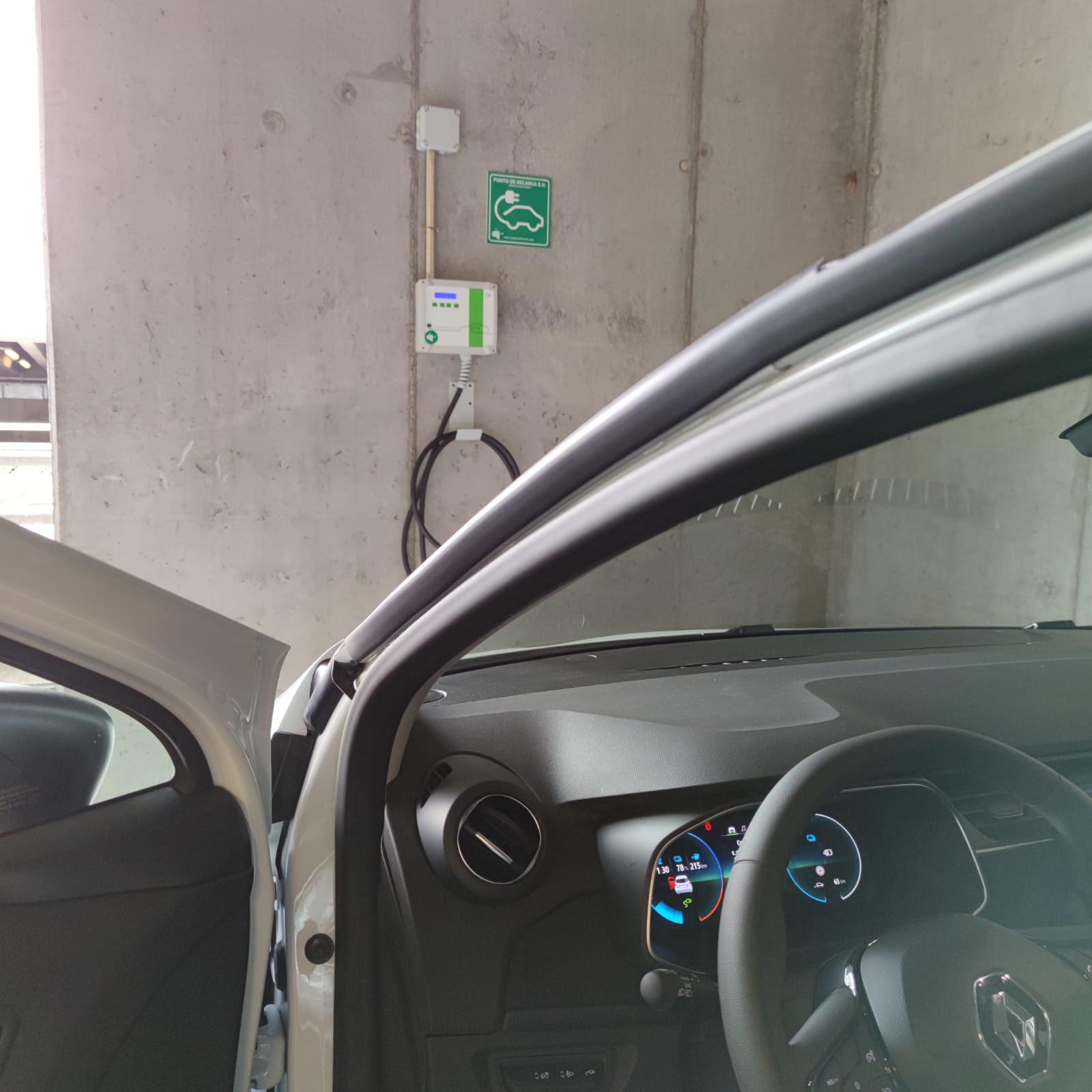 Empresas puesta en marcha cargadores de coches eléctricos