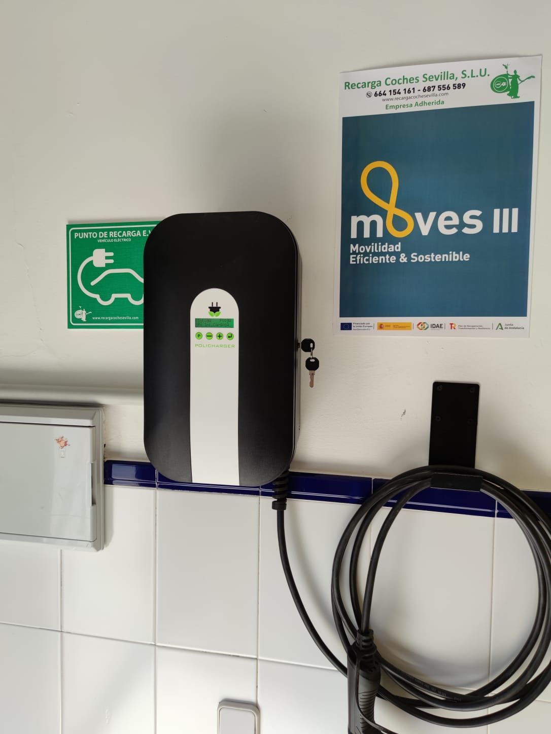 Características cargador Policharger NW