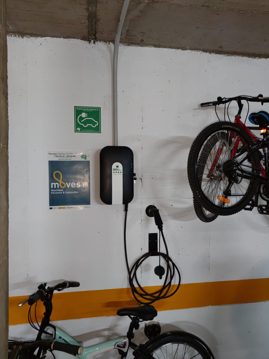 Precio instalación cargador Policharger con bluetooth y wifi incluido en el cargador