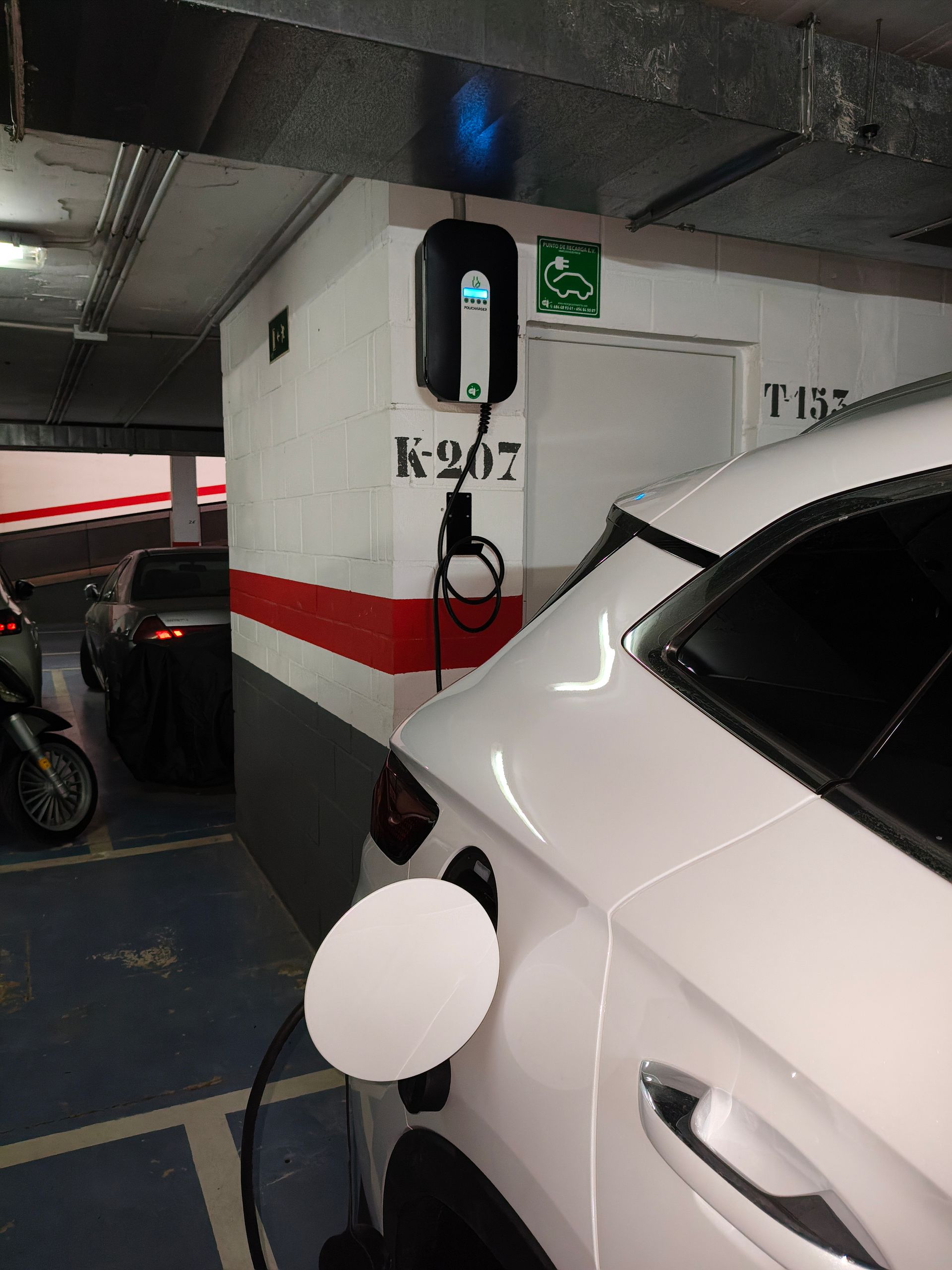 Somos servicio técnico de cargadores V2C y Policharger empresa local, instaladora de puntos de recarga de vehículos eléctricos.