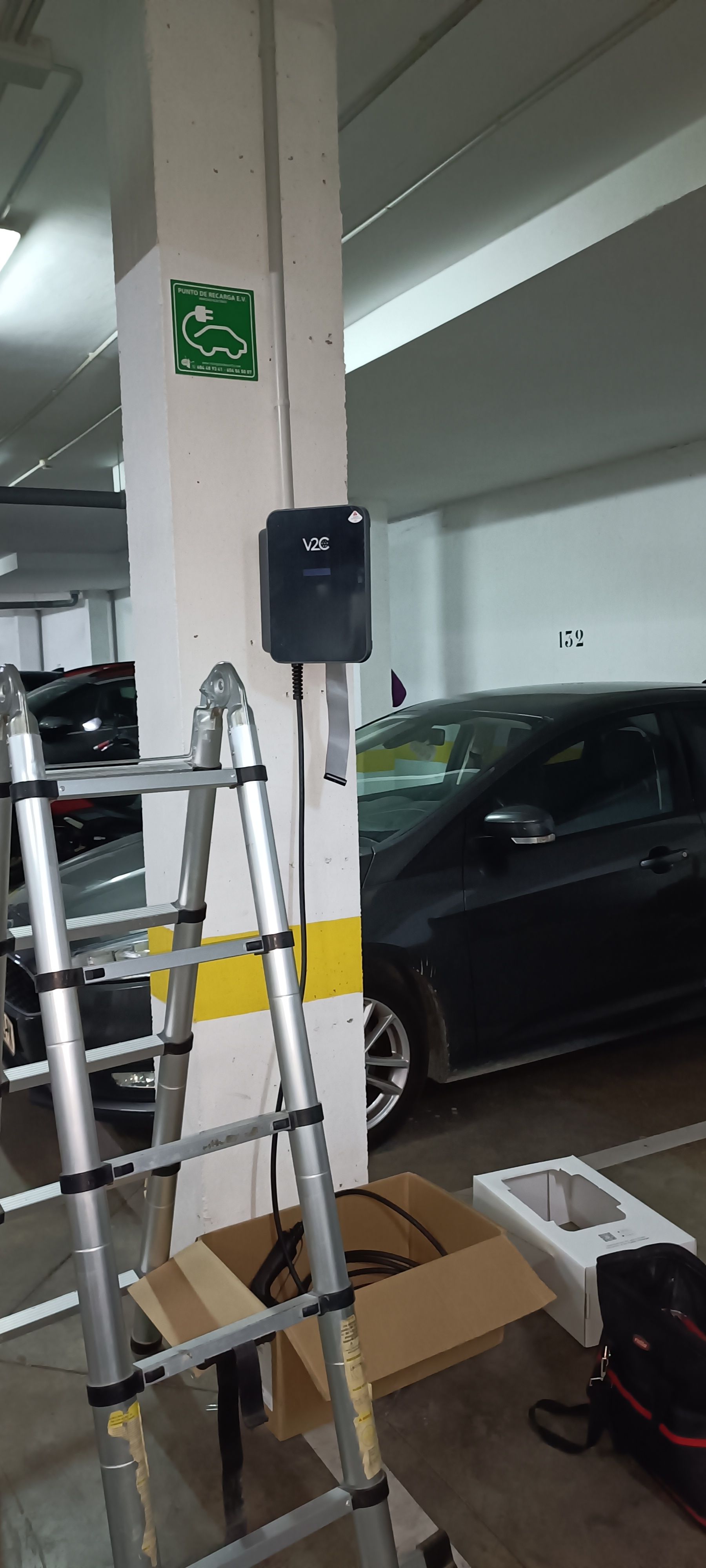 Estaciones de carga coche eléctrico en parking comunitario