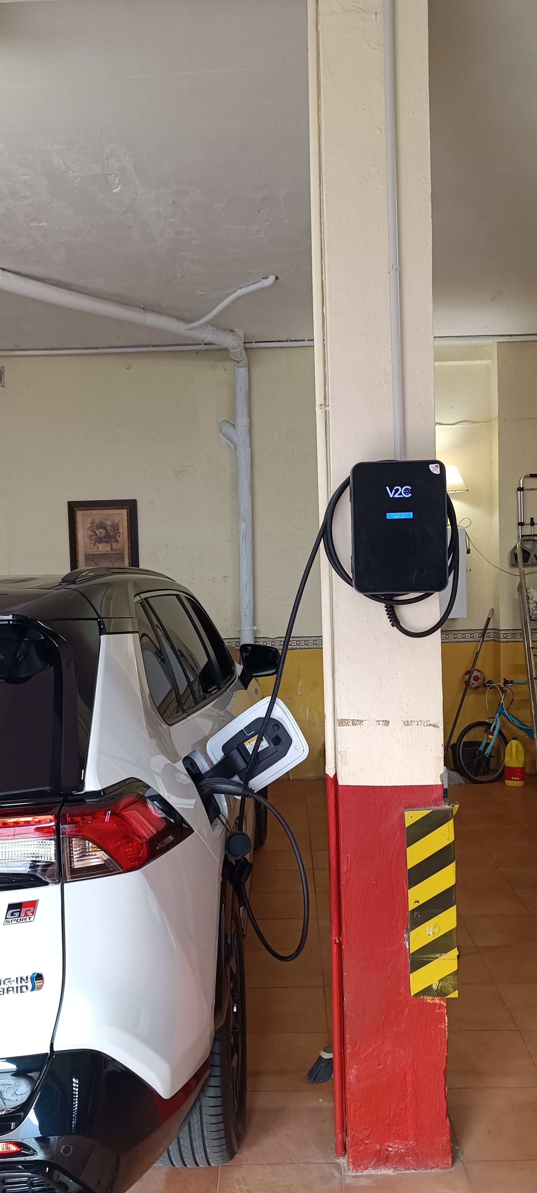 instaladores de cargadores Trydan V2C parking vivienda particular en Sevilla