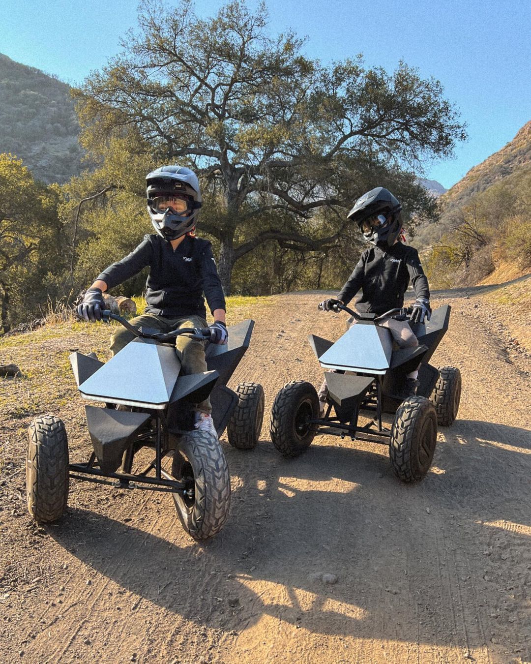Tesla eléctrico para niños Venta de cyberquad eléctrico para niños