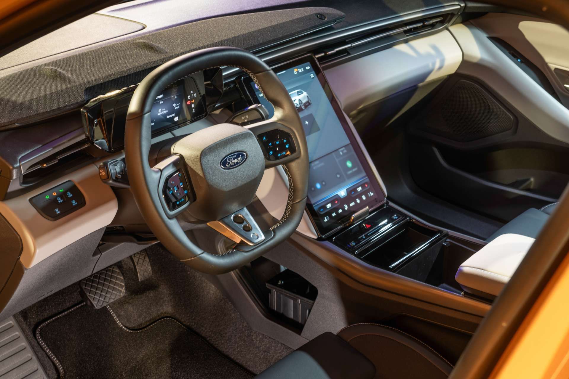 subvenciones para la instalación de un punto de recarga Ford S-MAX híbrido enchufable subvenciones para la compra de un Ford Capri eléctrico