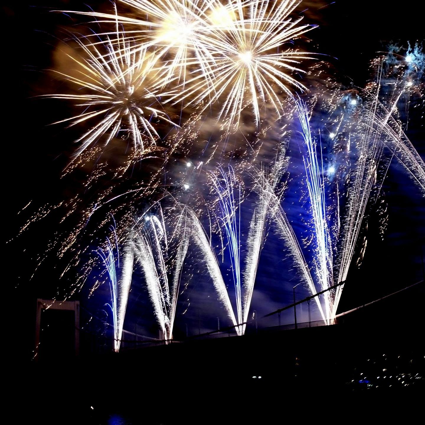 Feuerwerk mit Musik synchron
