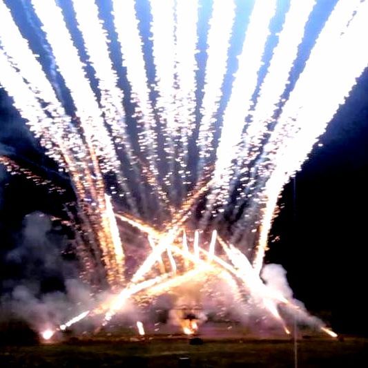 musiksynchrones Feuerwerk