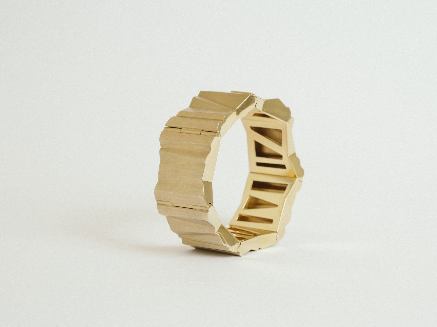 Armreif der Goldschmiede Kurfürstin in München, 750 Gelbgold.