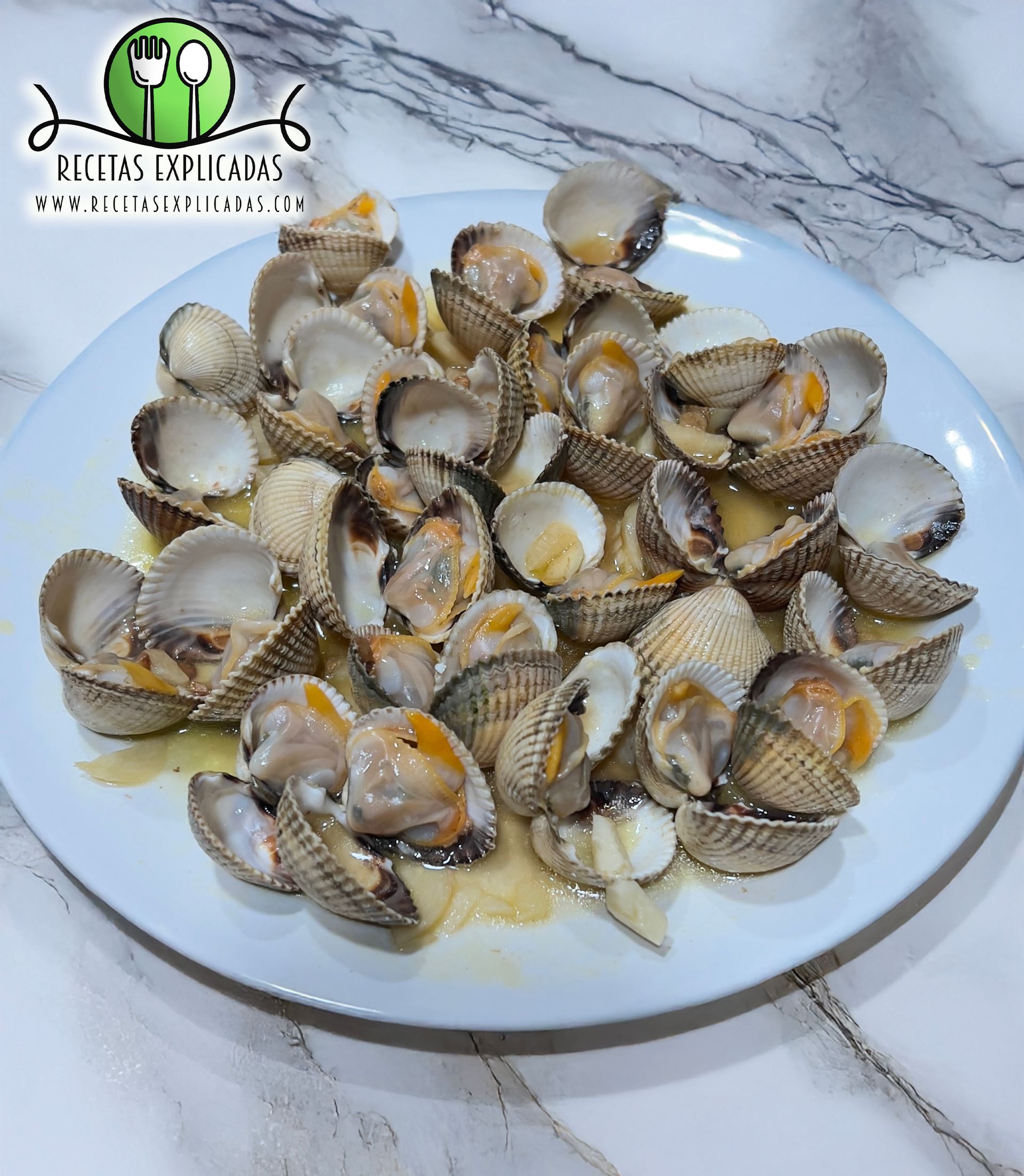 berberechos al ajillo, berberechos con vino blanco, cómo limpiar berberechos, receta rápida de berberechos, ajo y vino en mariscos, berberechos con vino Ameliña, receta gallega con berberechos, cocina fácil con marisco, recetas explicadas