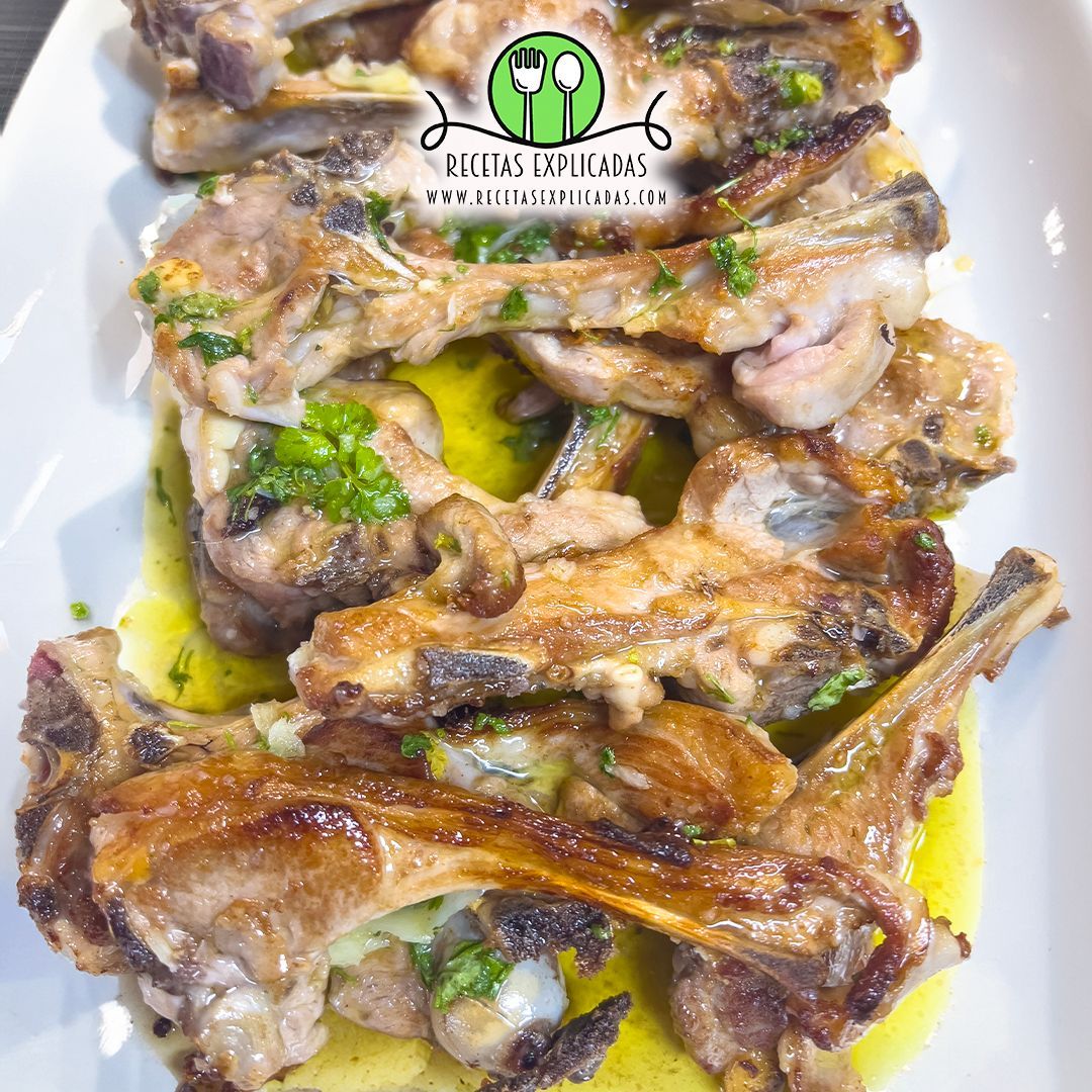 Chuletillas de Lechazo al Ajillo