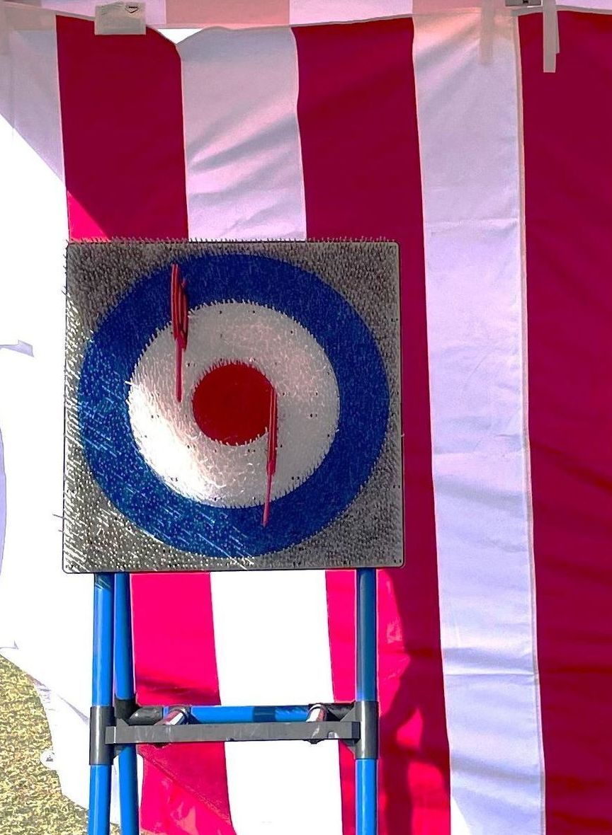 Dual axe throwing game