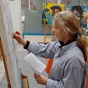 Bianca Leidner an der Staffel bei einer Auftragsarbeit