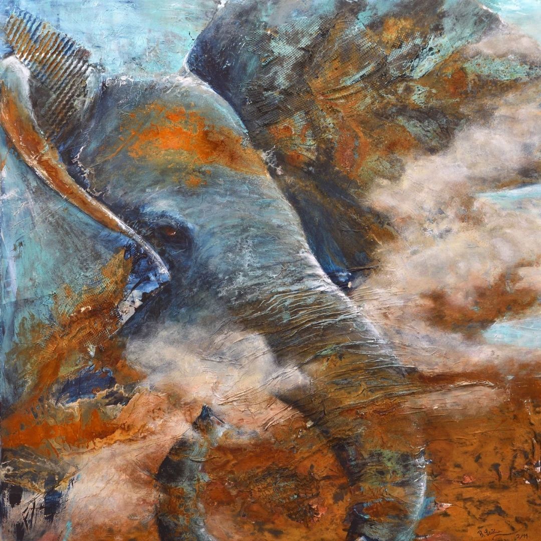 Portrait eines Elefanten in einer Staubwolke, das du kaufen kannst. grau-blau, rost, elfenbein