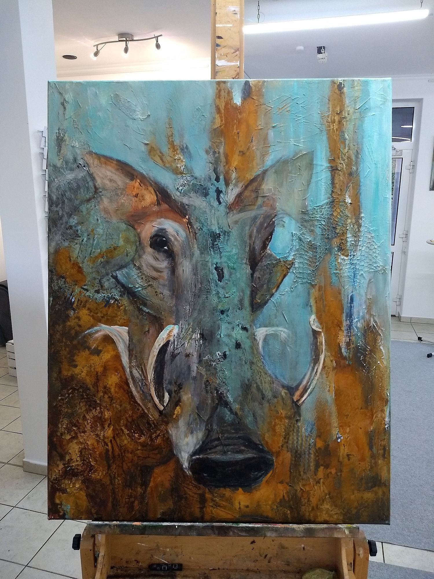 Auf dem Portrait eines Warzenschweines ist Rost und Patina entstanden