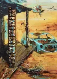 modernes Gemälde in überwiegend Orange, Sienna und Blautönen, dass ein ein Autowrack neben dem Vordach eines Hauses zeigt, dahinter weite Landschaft. Auf dem Auto ist Rost zu erkennen, ein Pfosten ist aus Kronkorken dargestellt