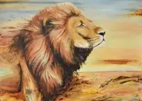 modernes Acryl-Gemälde eines Löwen von der Seite. Er blickt in die weite Landschaft, die dahinter abstarkt angedeutet ist. Fabren: Ocker, Sienna, hellgelb, hellblau