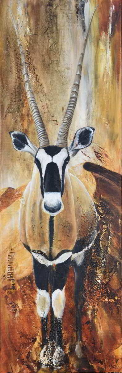 Eines der afrikanischen Herdentiere, die man auf einer Safari häufig sieht. Große frontale Ansicht, dahinter abstrakter Hintergrund in Sienna, weiß grau, braun