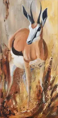 Gemälde im schmalen Hochformat, das einen Springbock schräg von vorne zeigt. Der Hintergrund ist abstrakt in sienna, braun, ocker und schwarz