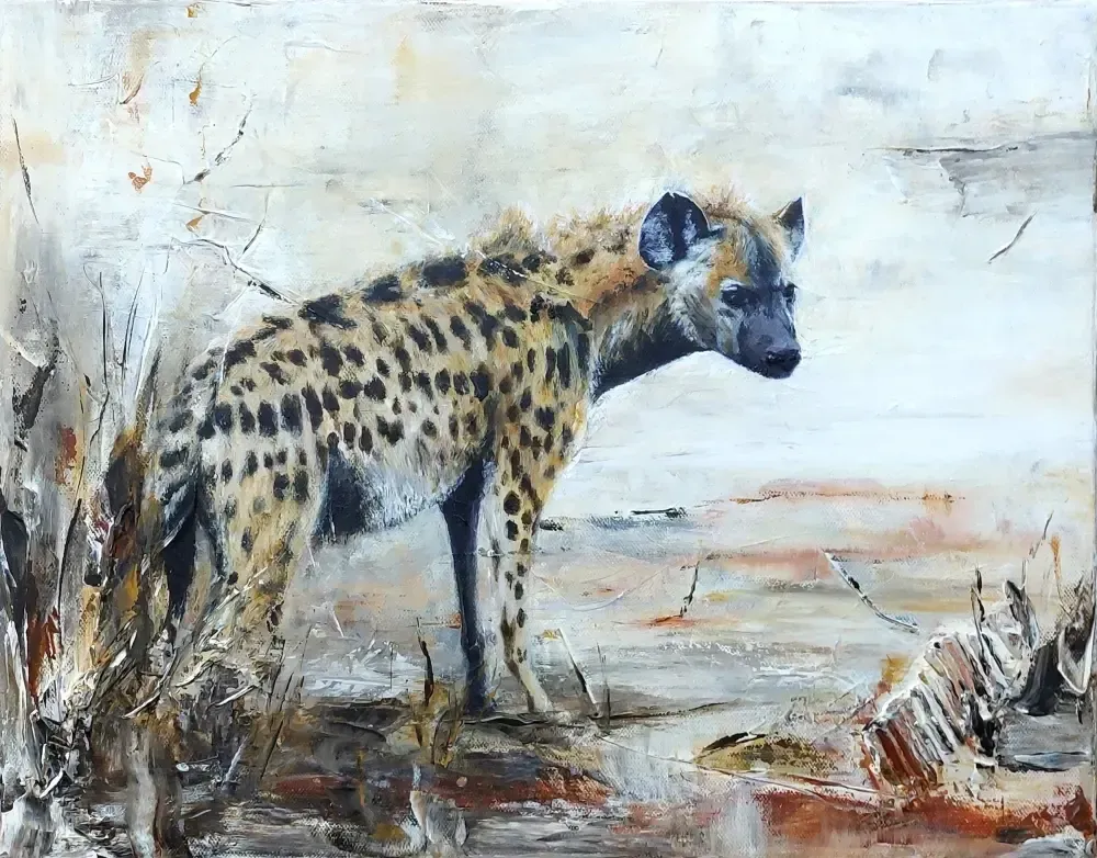 modernes Acryl-Gemälde einer stehenden Hyäne, die sich zum Betrachter umsieht. Farben ocker, weiß, grau, braun