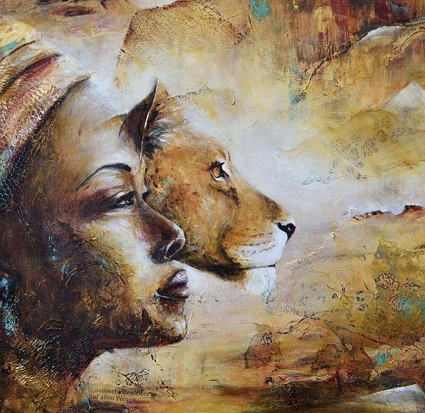 Gemlde einer Frau und einer Löwin, die in die gleich Richtung blicken. Überwiegende Farbe: ocker
