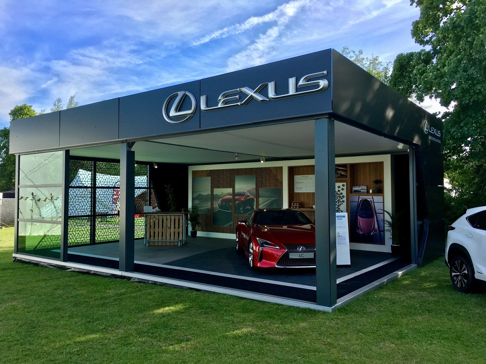 Lexus Pub in the Park