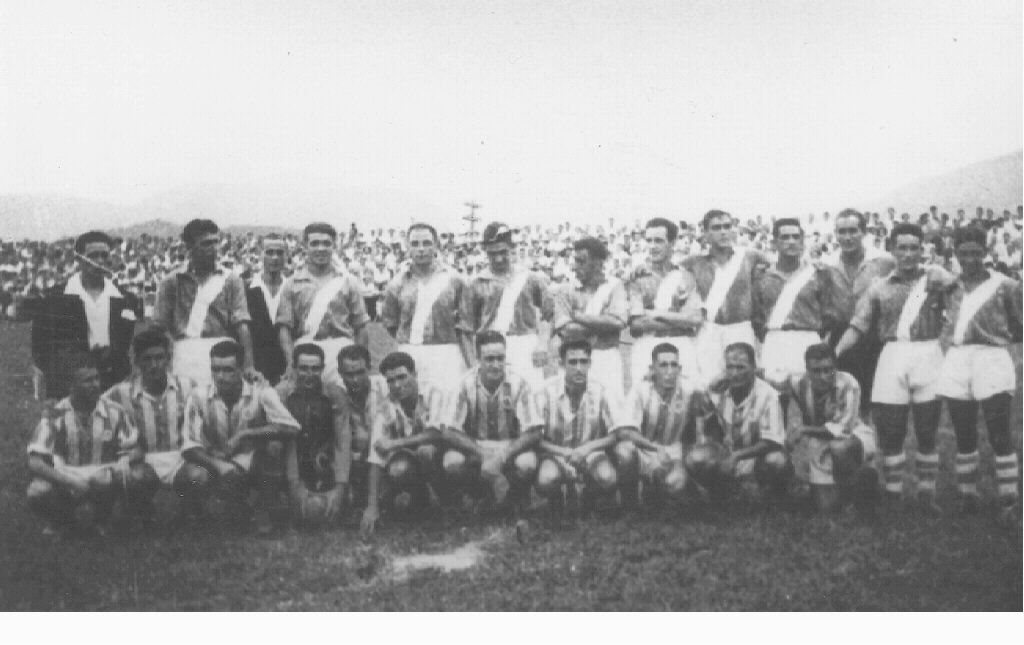 Hemen parte hartu zuten jokalariak. Zutik, ezkerretik laugarren Fermin Cuesta. Hemen parte hartu zuten jokalariak. Zutik, ezkerretik laugarren Fermin Cuesta.