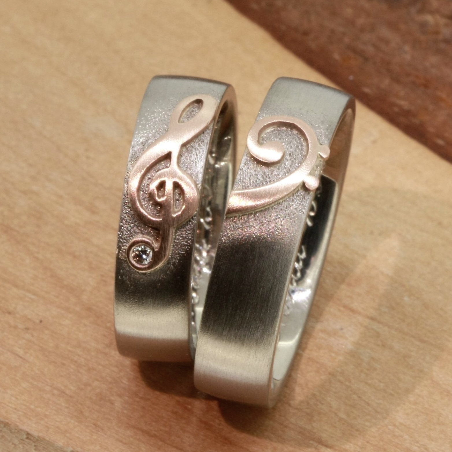 Trauring wurlitzer schmuck Trauringe mit Symbol, in Handarbeit hergestellt im Erzgebirge