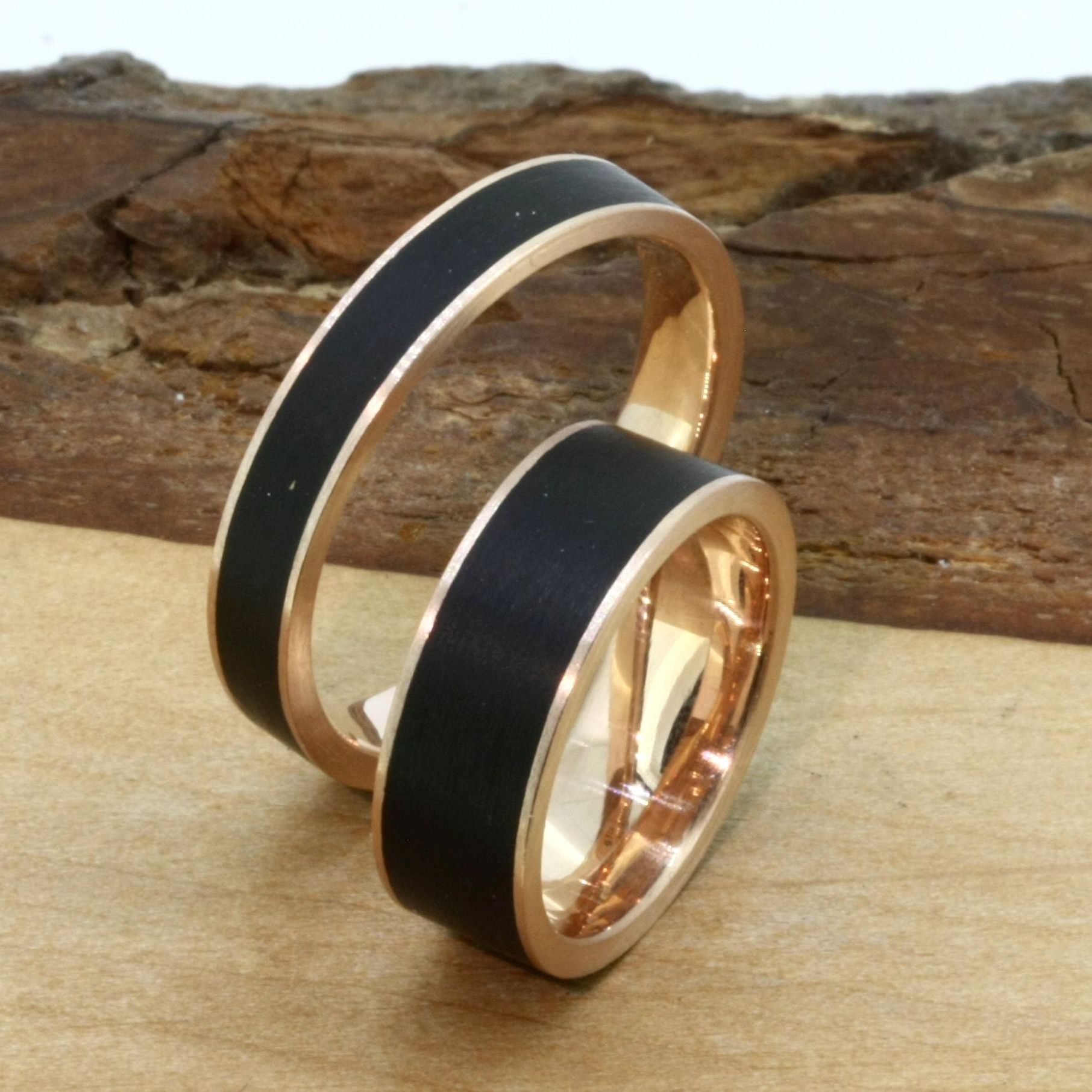 Trauringe stuktur Rotgold und Silber Trauringe struktur Rotgold und Silber geschwärzt wurlitzer