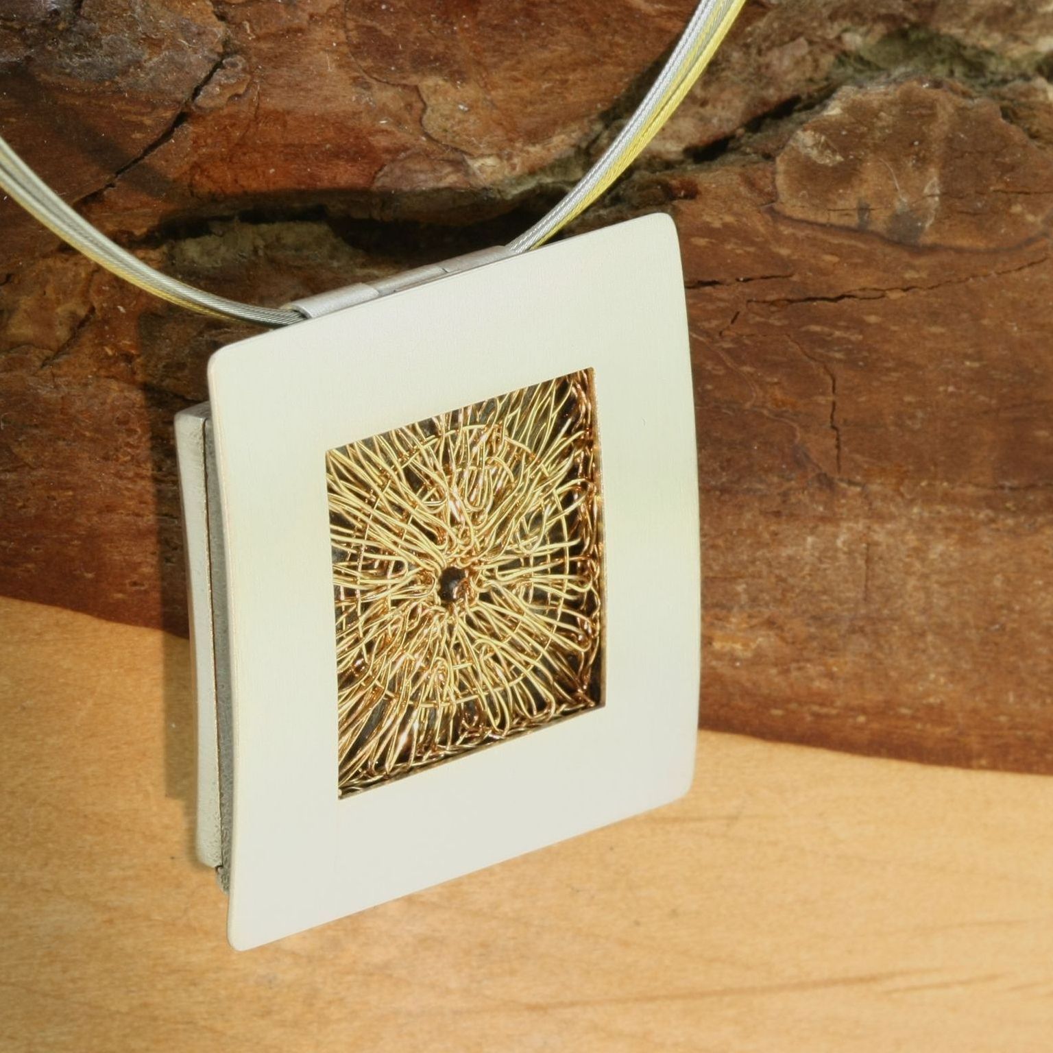 Medaillon Klöppelschmuck Medaillon Klöppelschmuck Silber und Gold Handarbeit Wurlitzer Schmuck