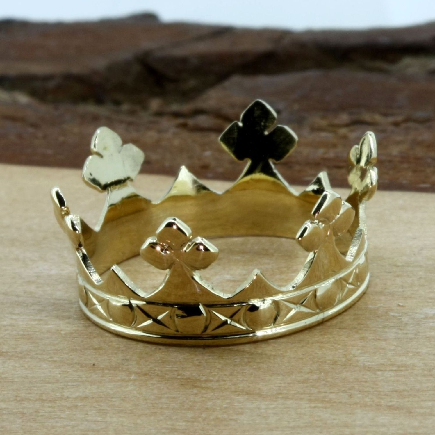 kleine goldene >Krone