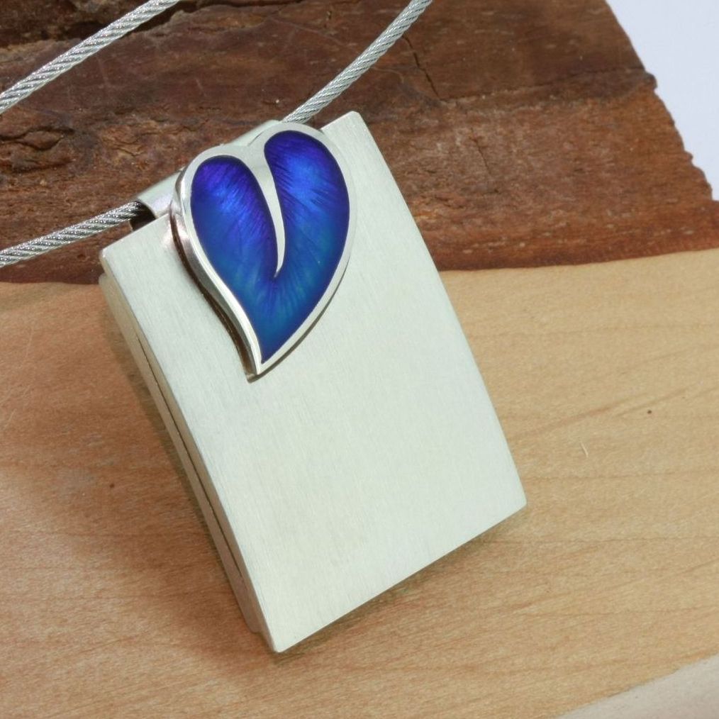 Medaillon mit blauem Blatt in Silber Medaillon mit blauem Blatt in Silber Handarbeit wurlitzer schmuck