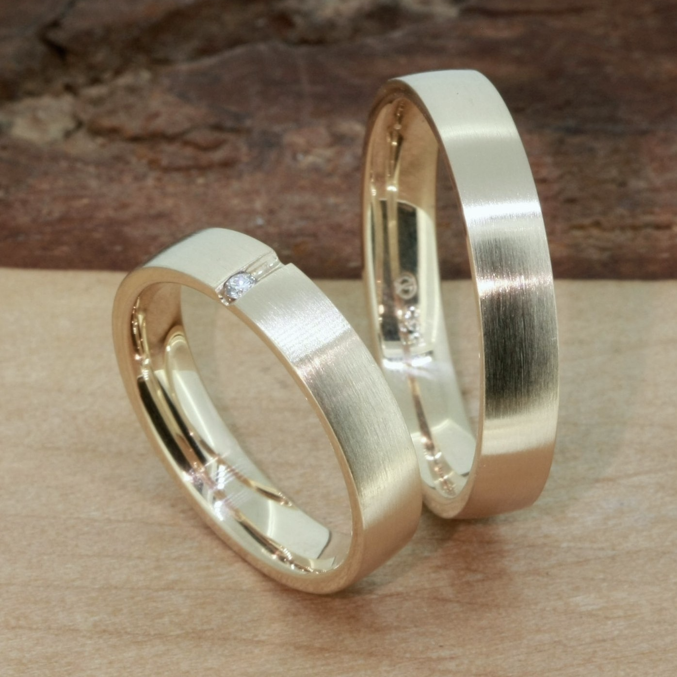 Trauring klassisch mit Brillant Trauring klassisch in Gold mit Brillant wurlitzer schmuck