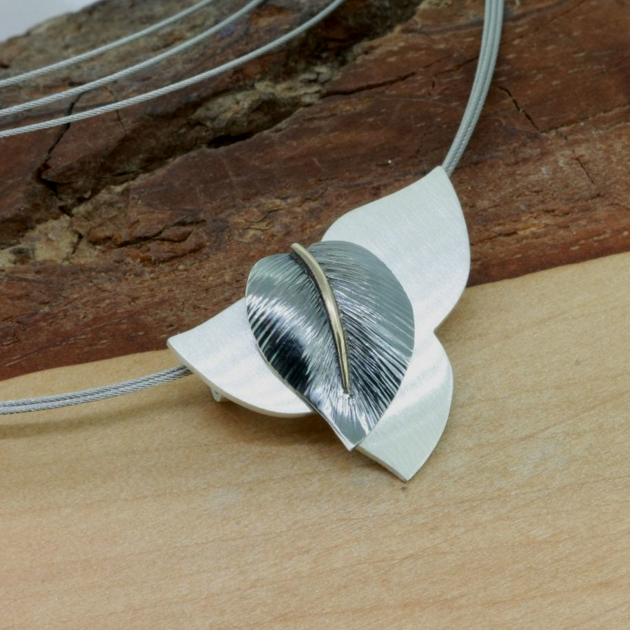 Anhänger Blatt Silber Anhänger Collier Blatt und Feder in Silber und Handarbeit wurlitzer schmuck