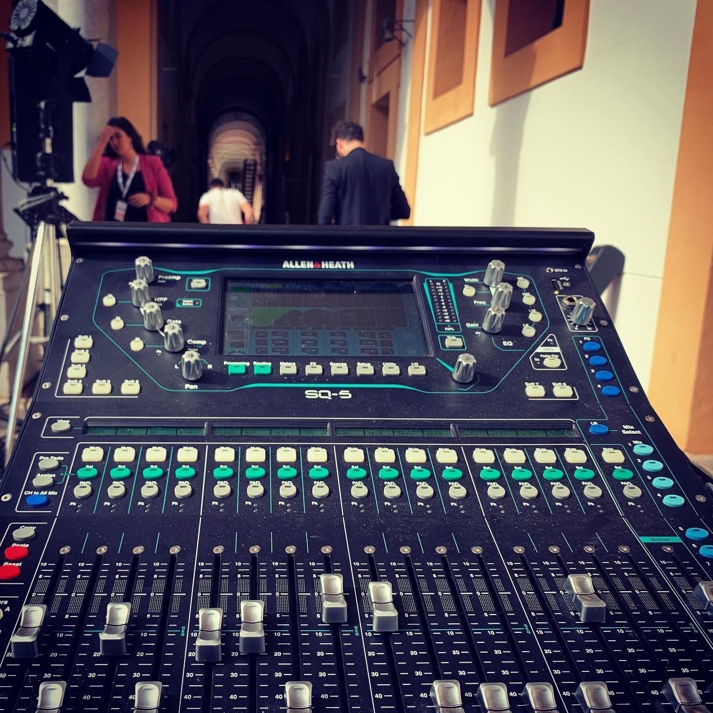 Mixer audio digitale Allen & Heath SQ5 per eventi