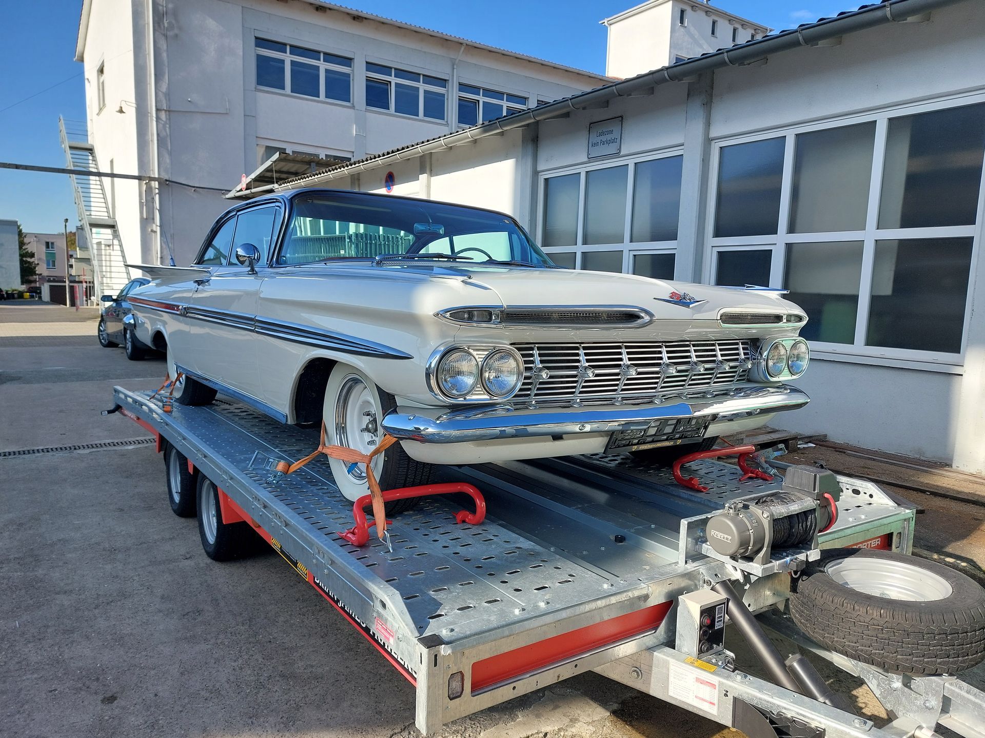 Oldtimer Transport auf Anhänger