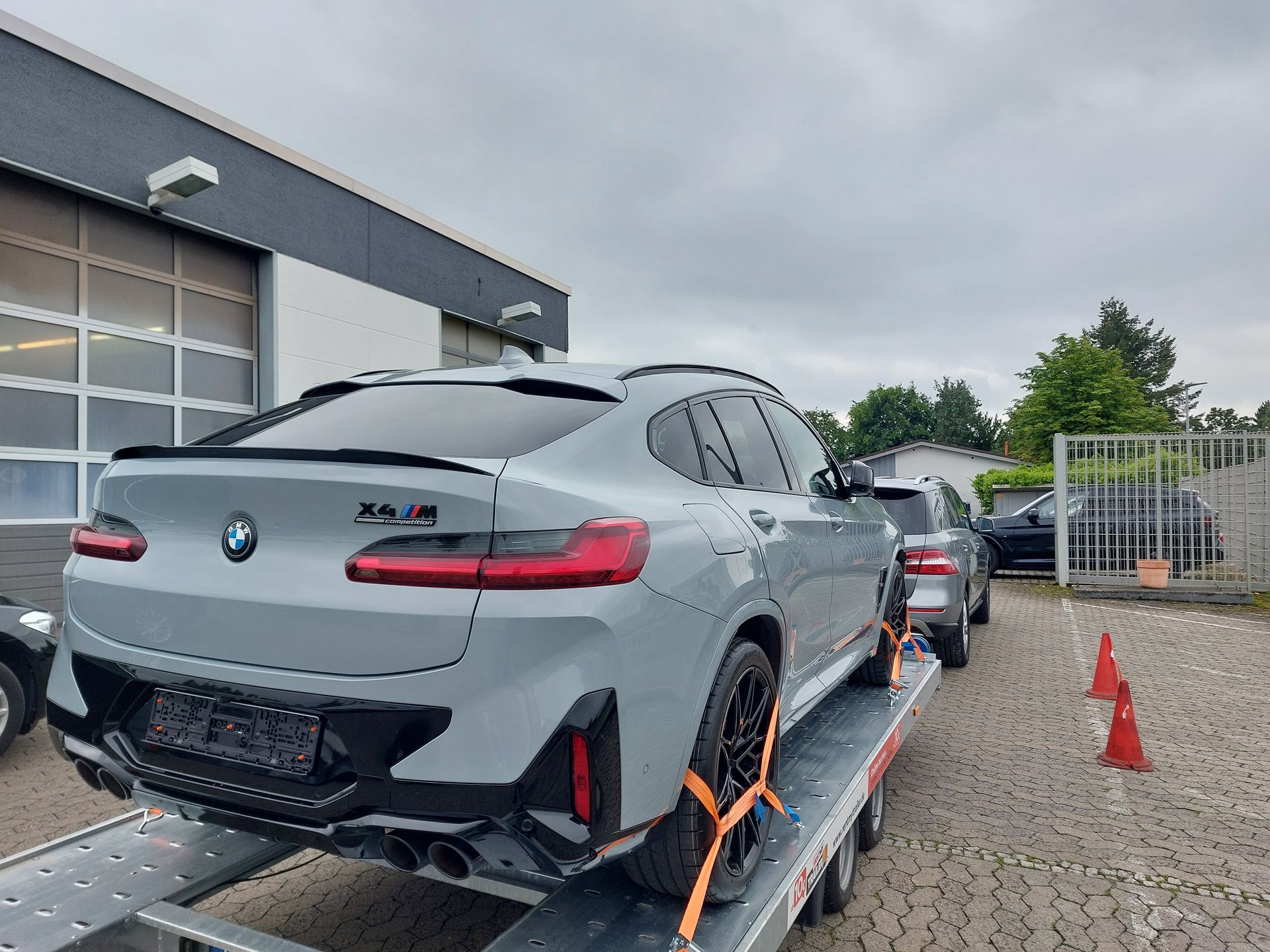 Autotransport auf Trailer - Anhänger