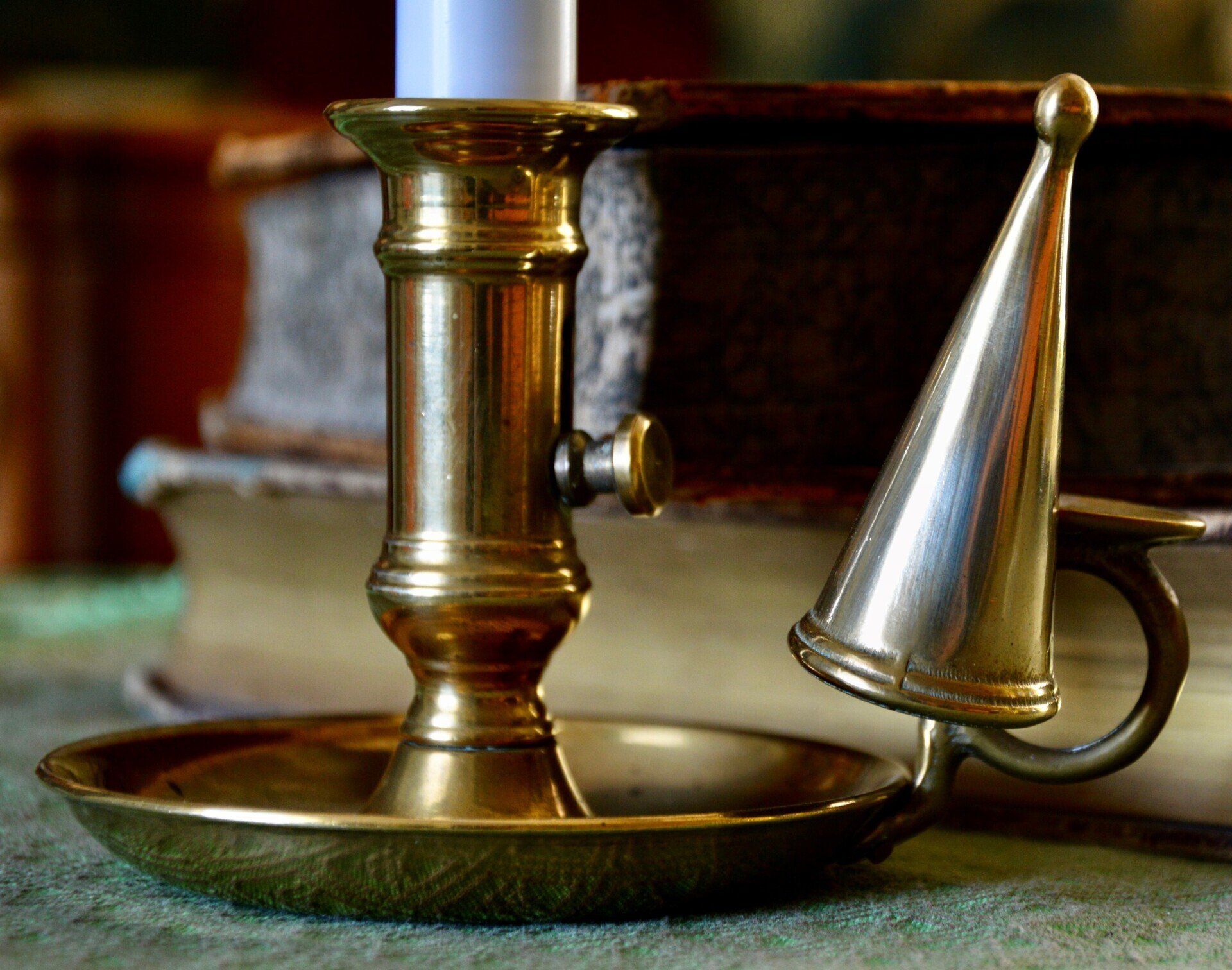 Boujoir en cuivre élément de décor du CHâteau de Cirey