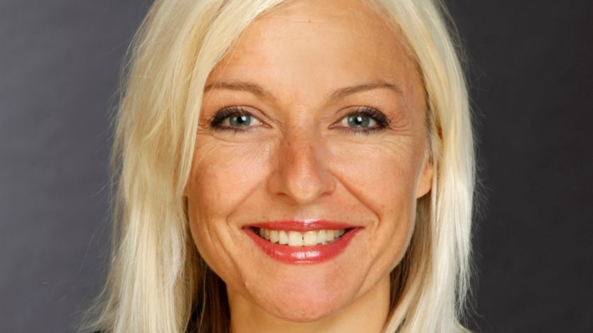 Minimalistisches Portrait von Silvia Maier