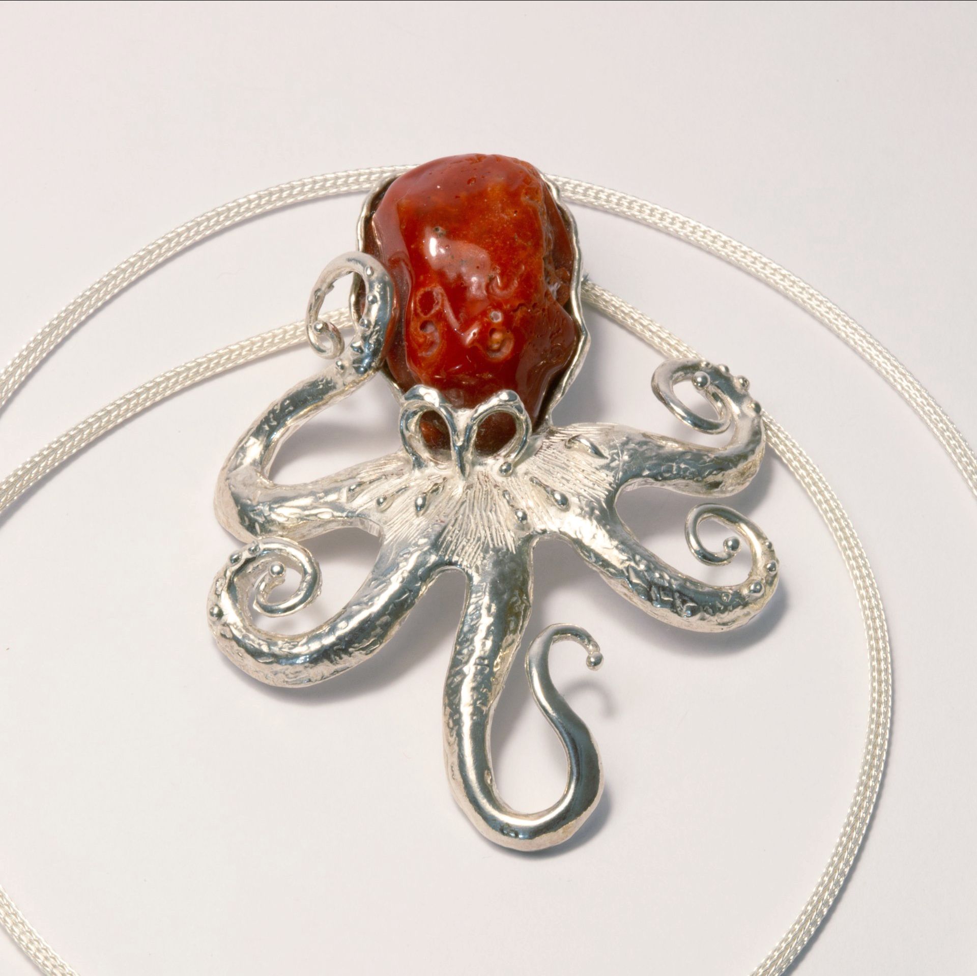 Gioielli in argento 925 dorato, creati con la tecnica della cera persa, interamente a mano e ispirati agli animali del mare.