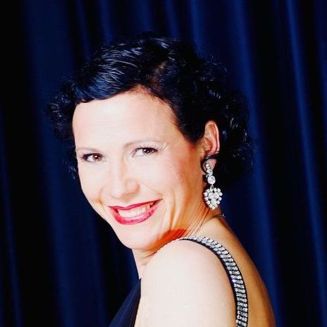 Christine Gogolin als Sängerin Chanson Deluxe Album