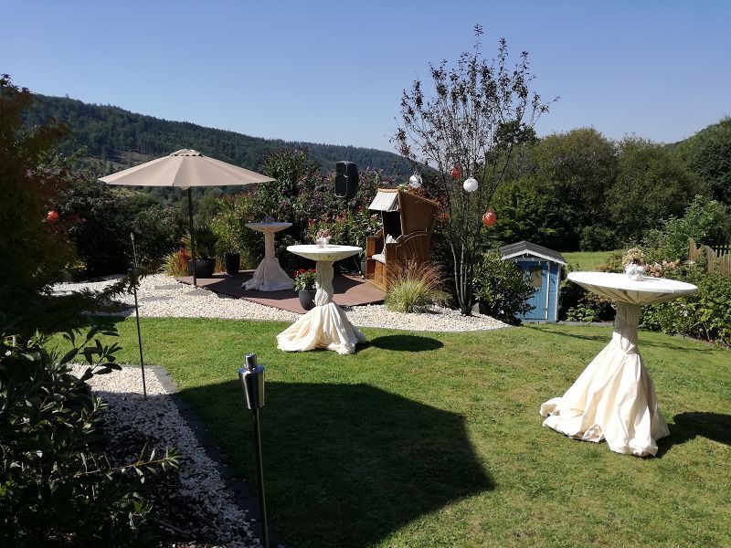 OMA-ROSI-FEIERN-ZUHAUSE